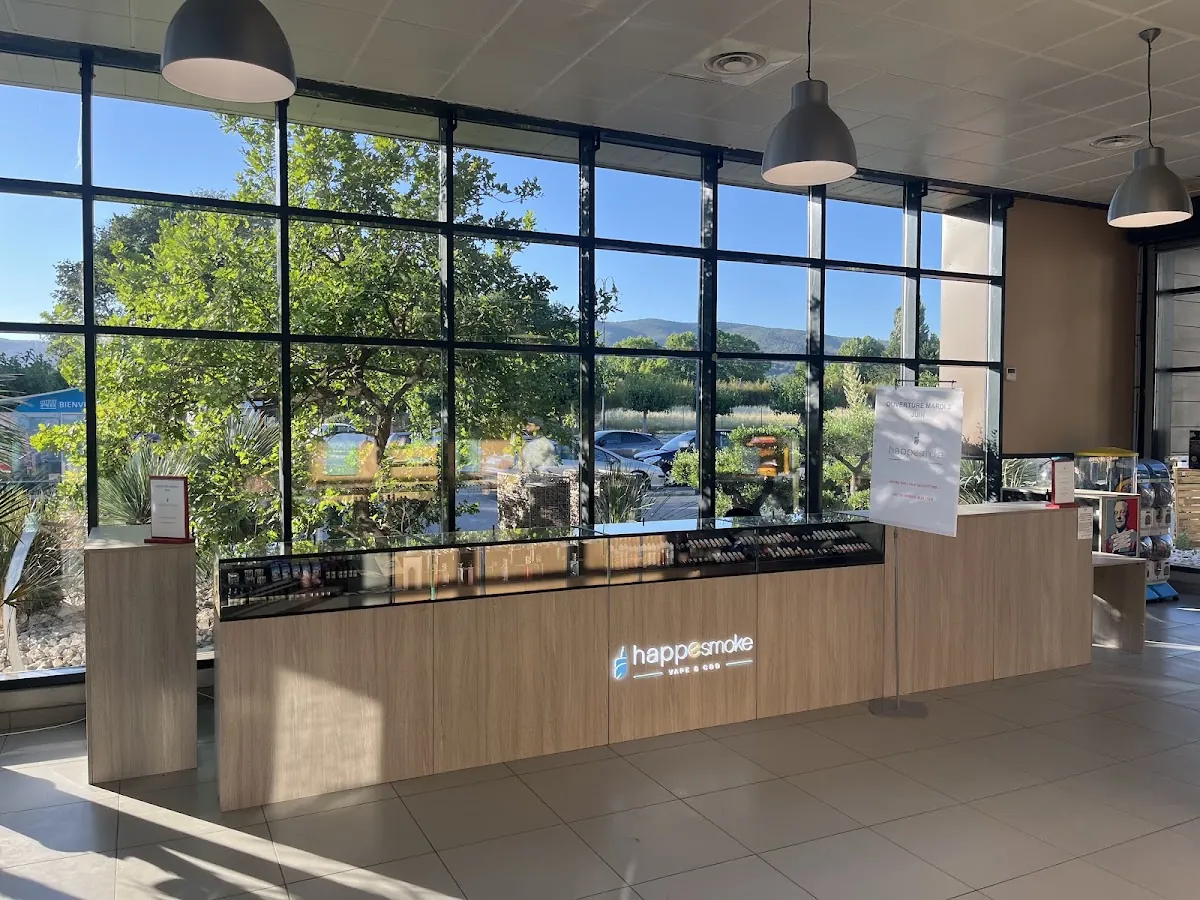 Vitrine du magasin HappeSmoke Puyvert